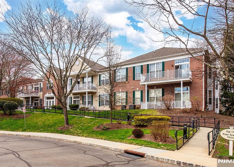1st image of 703 Four Seasons Dr
