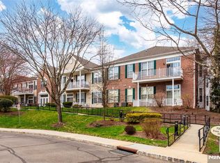 703 Four Seasons Dr, Wayne, NJ