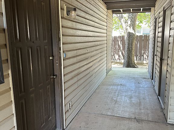 3rd image of 412 N Oakwood Rd APT 107