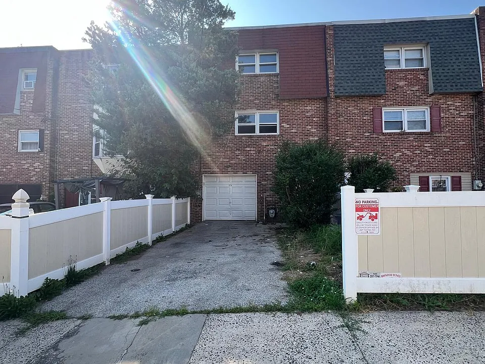 834 George St