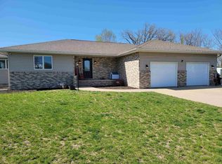 222 Oak Ridge Dr, Clermont, IA 52135