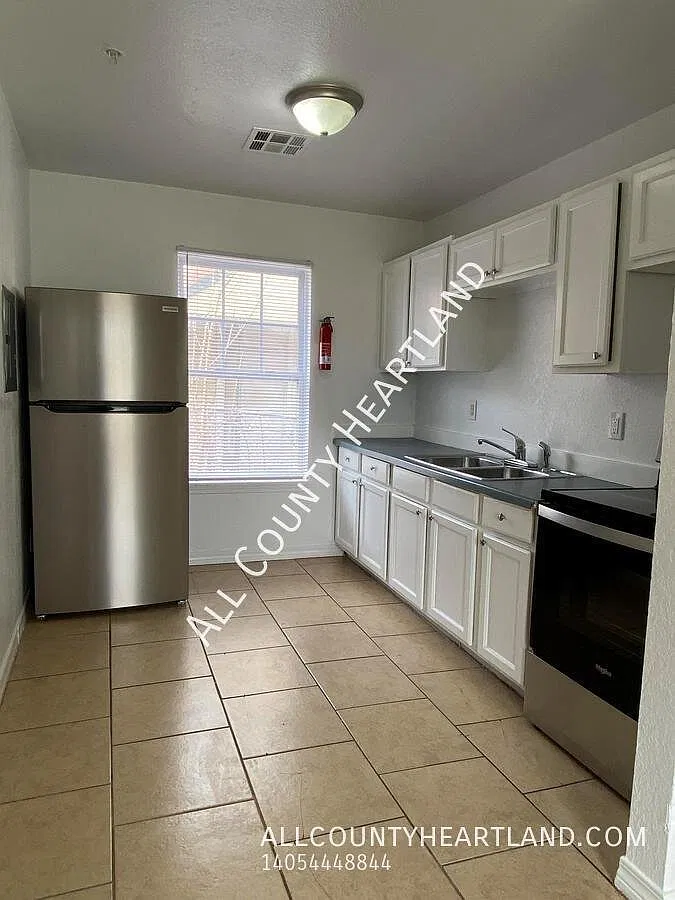 944 SE 14th St — Photo 4