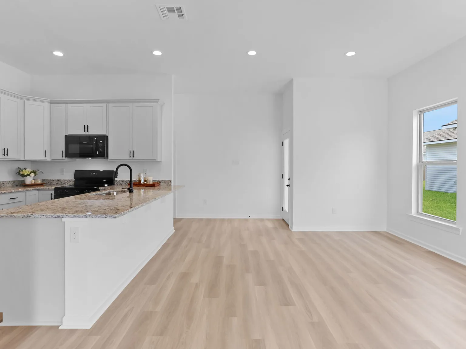 4 bed, 1516 sqft, $1,900 — Photo 3