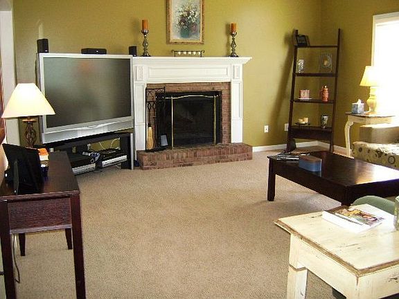 3rd image of 814 Honey Springs Dr