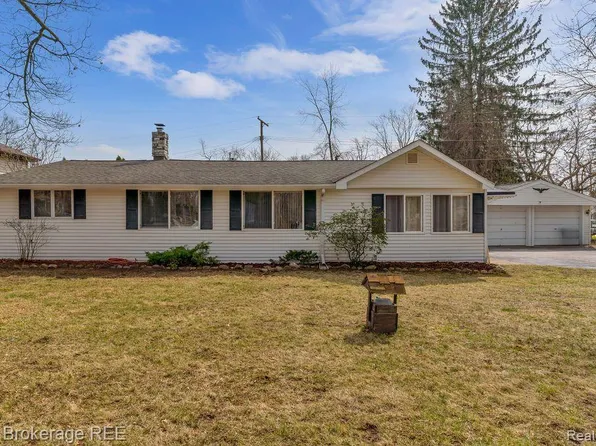 2940 Giddings Blvd, Highland, MI 48356