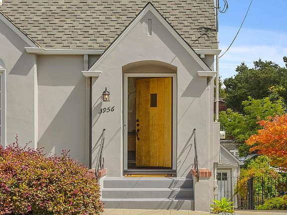 3rd image of 3956 Oakmore Rd