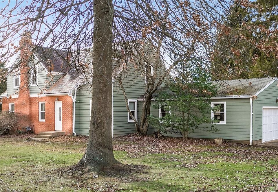 1st image of 450 W Highland Dr