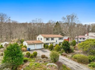 18 Partridge Hollow Rd, Gales Ferry, CT 06335