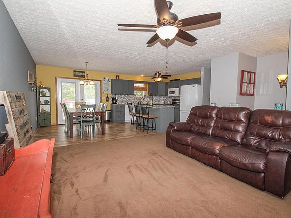 3rd image of 1160 Coventry Cir