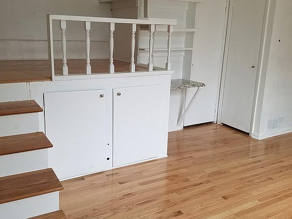 5th image of 1141 N Washington St #1