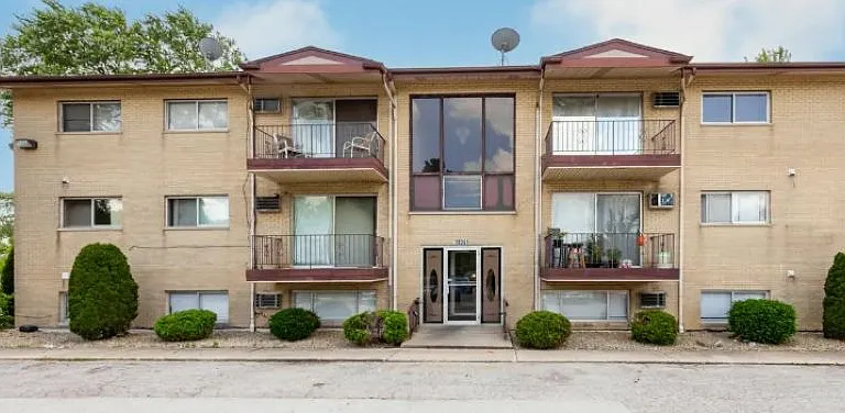 18361 Glen Oak Ave #G-1E — Photo 1