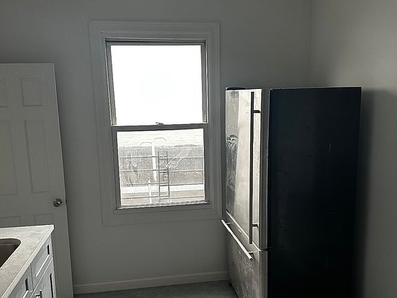 4th image of 1062 39th St