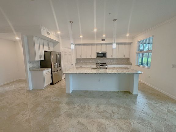 5th image of 14617 Sycamore Ct