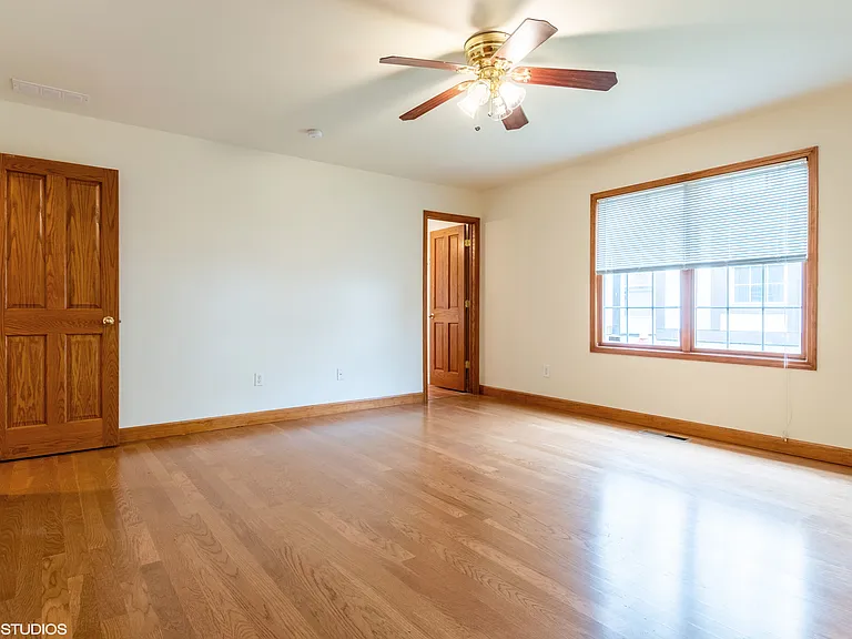 2542 N Talbott St — Photo 9