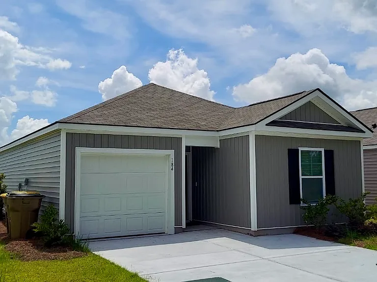 184 Lakeside Dr — Photo 2