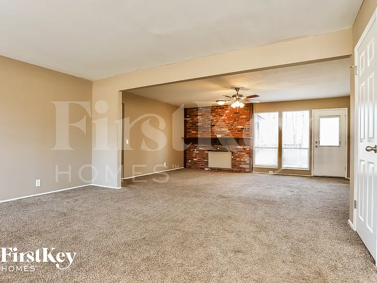3250 Churchill Dr — Photo 4