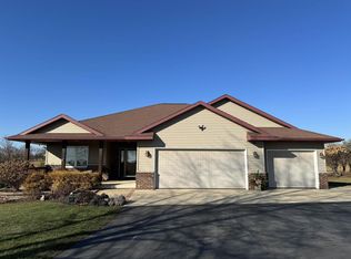 W4831 Pembridge Trl, Monroe, WI 53566
