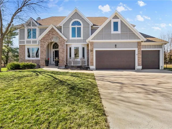 13916 Granada Rd, Leawood, KS 66224
