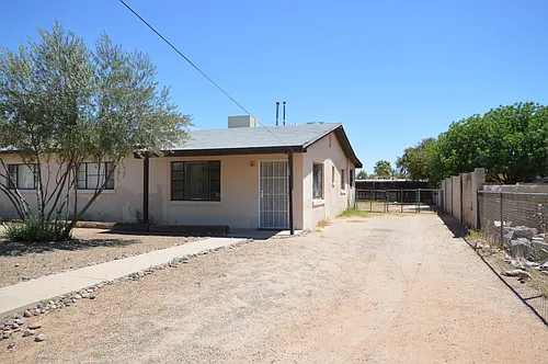1150 N Santa Rosa Ave Photo 1