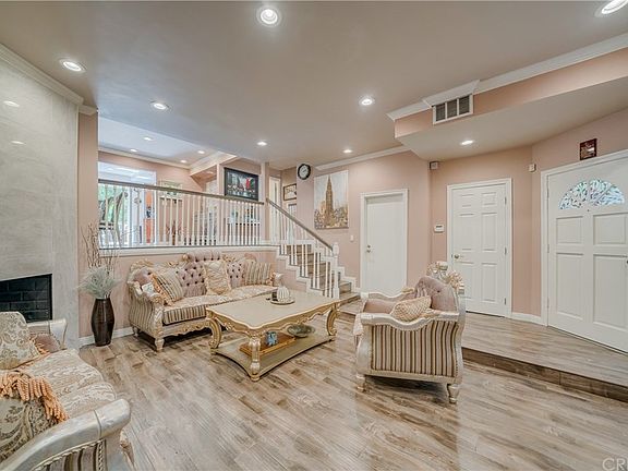 2nd image of 7100 Balboa Blvd Unit 809