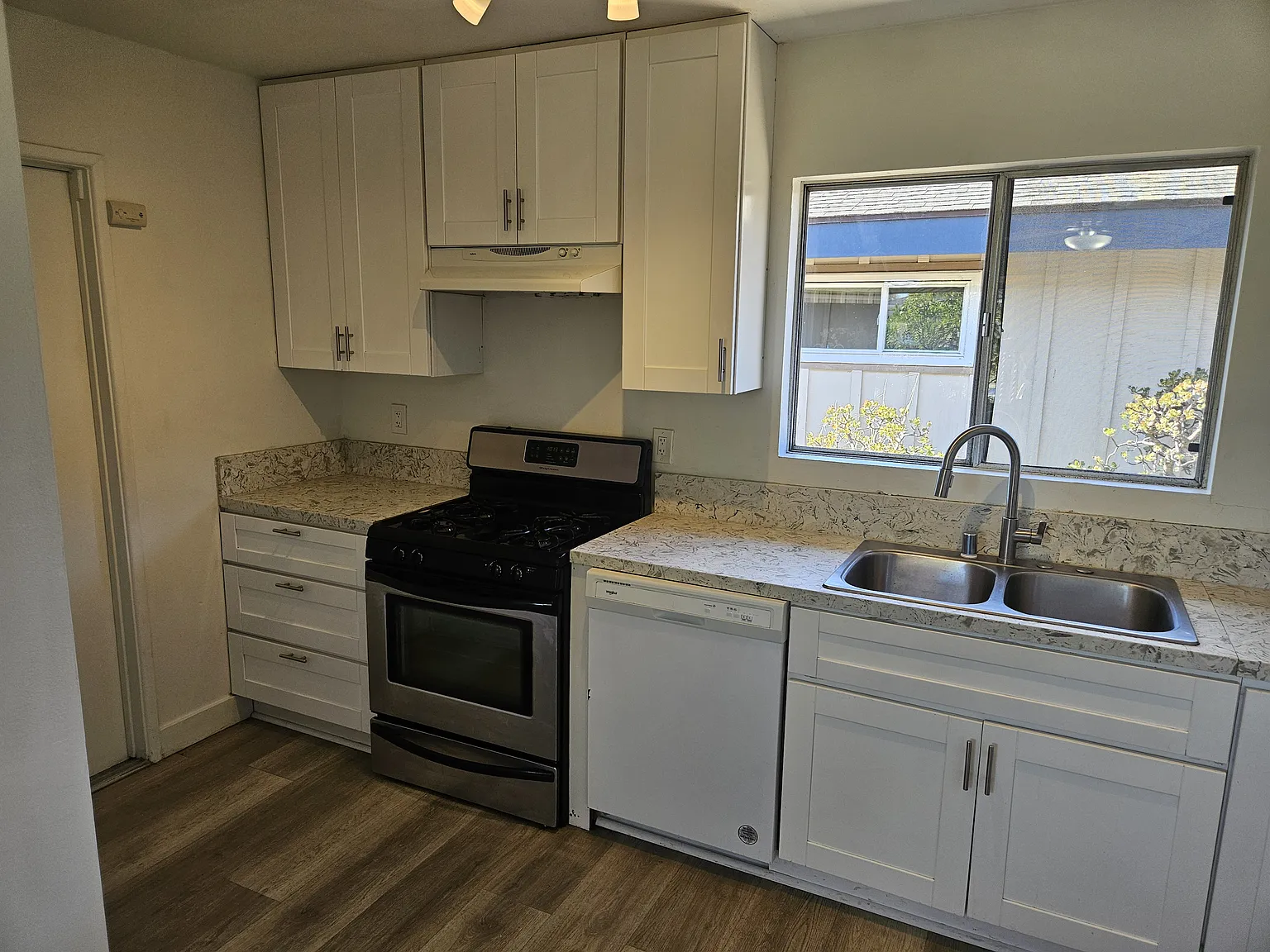 4 bed, 1500 sqft, $5,300 — Photo 1