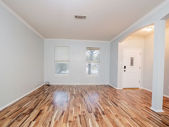4th image of 115 Brazos Ln