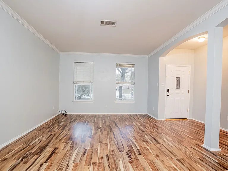 115 Brazos Ln — Photo 4