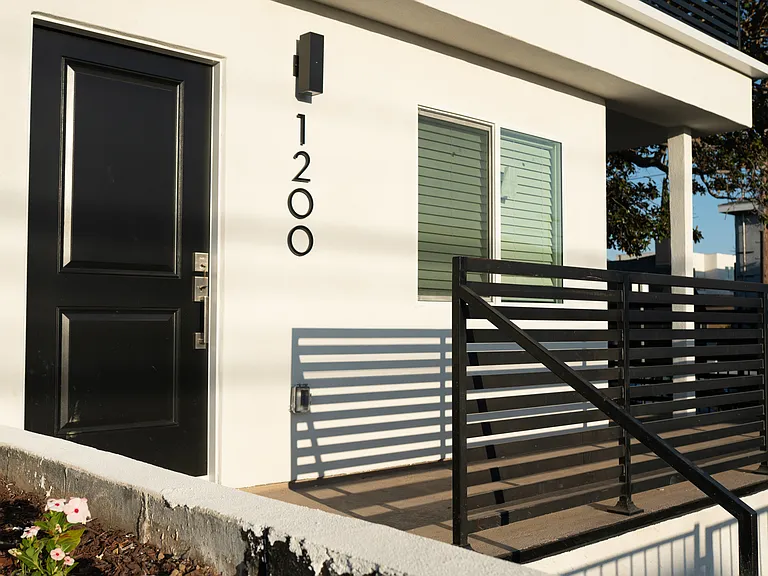 1200 N Hobart Blvd — Photo 13