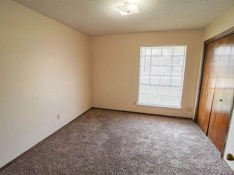 2275-2283 Donna Dr — Photo 8