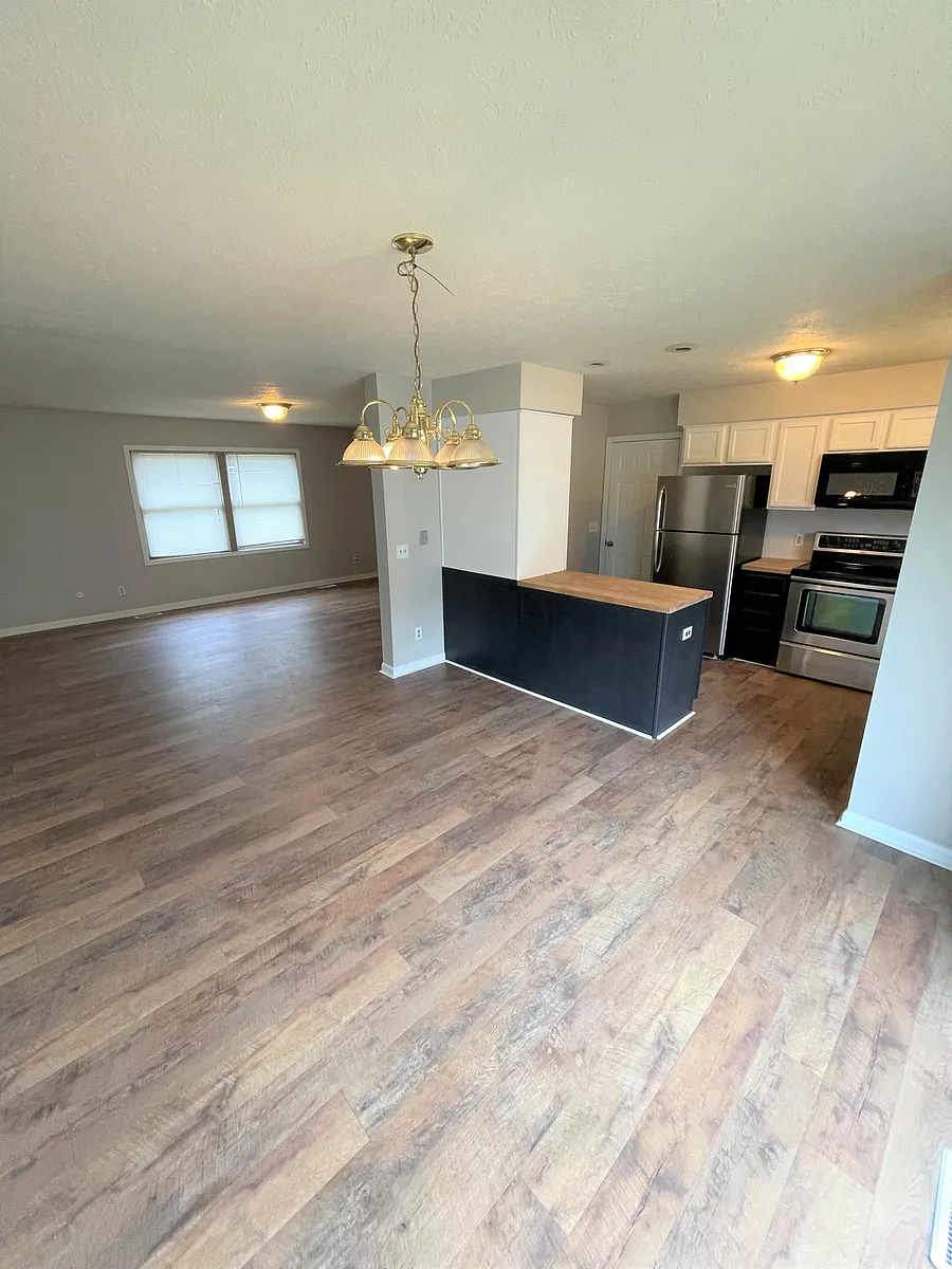 Building Photo - 5330 Villa Ct