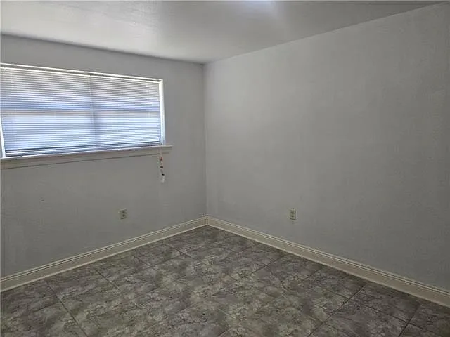 2 bed, 1.0 bath, 1050 sqft, $1,175 — Photo 2