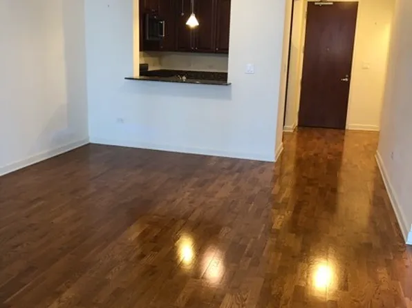 420 E Waterside Dr, Chicago, IL
