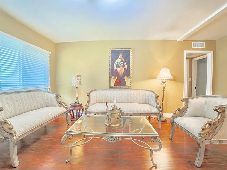 23732 Hillhurst Dr #23 — Photo 6