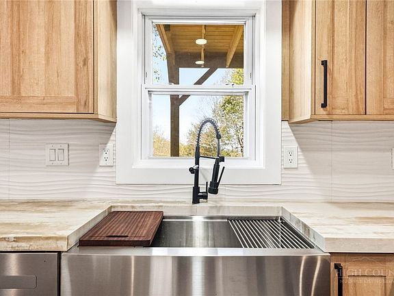 3rd image of 120 Wintergreen Way