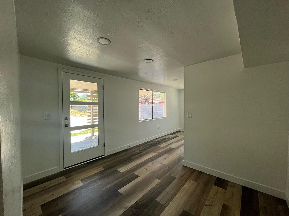1st image of 1015 W University Dr #2