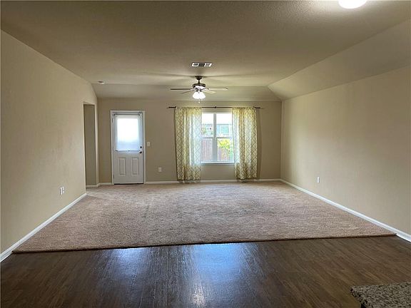 3rd image of 609 Silver Wing Dr