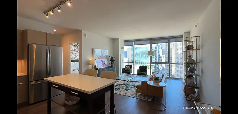 737 W Washington Blvd — Photo 1