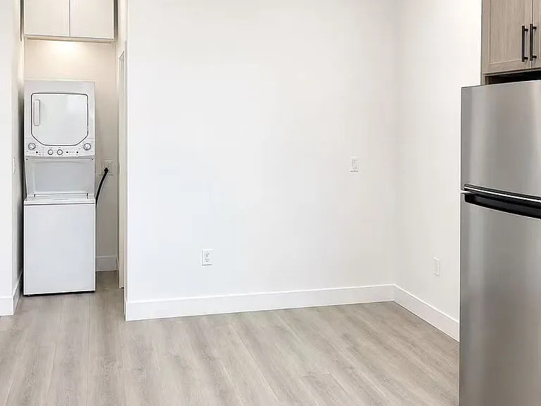 1059 W Riverside Way #2 — Photo 2
