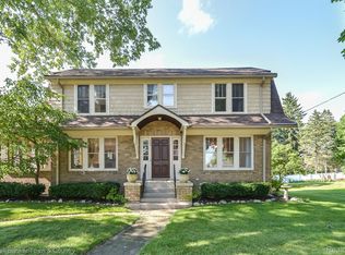 725 E Grand River Ave, Fowlerville, MI 48836