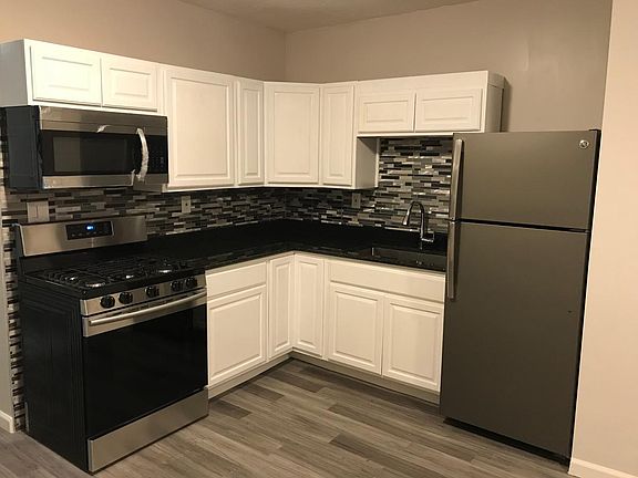 brand new appliances & granite countertop