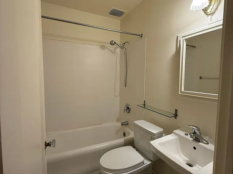 Conrad — Photo 2