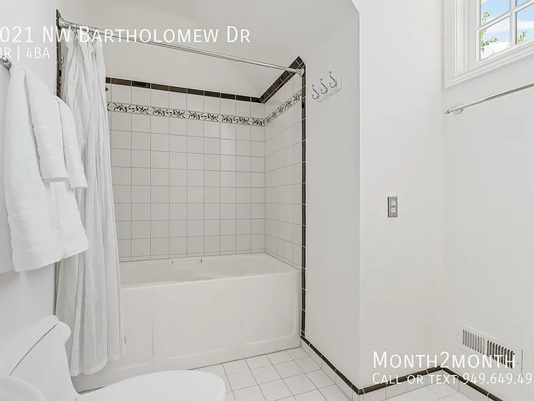9021 NW Bartholomew Dr — Photo 13