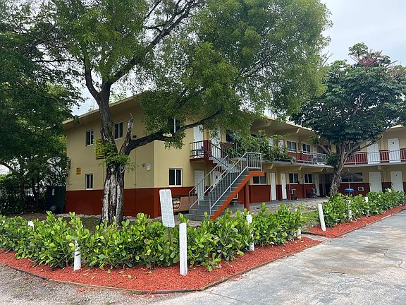2nd image of 700 NW 10th Ter Suite 9