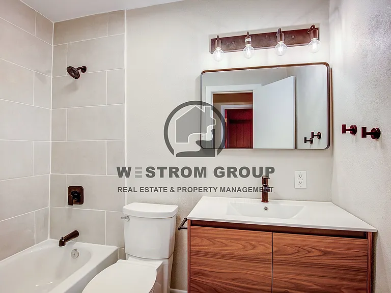 3905 Sanguinet St — Photo 26