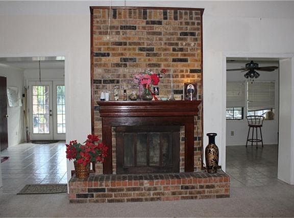 Nice fireplace with beautiful mantel.