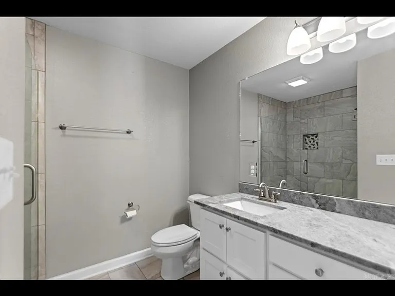 403 Carriage Dr — Photo 9