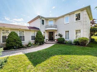 3981 Mahogany Row, Mississauga, ON L4W 2H7