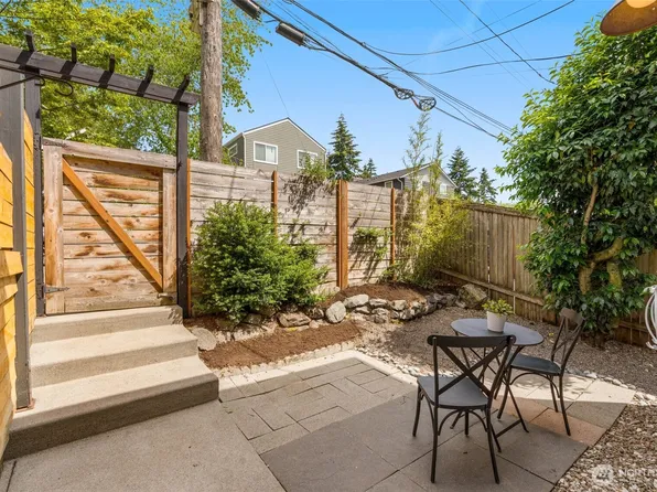 9121 23rd Avenue NE, Seattle, WA 98115
