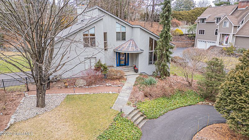 2nd image of 204 W Bentwood Court