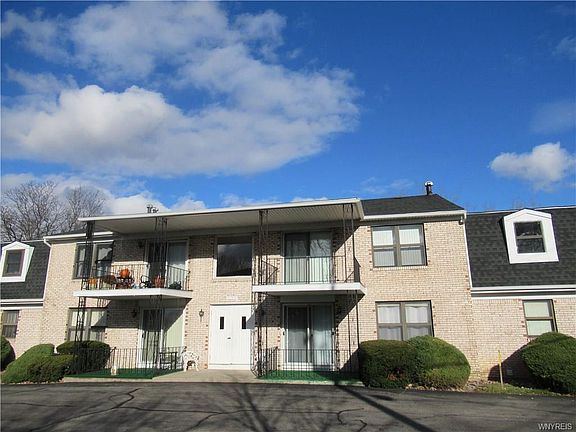 5th image of 304 Joe McCarthy Dr APT 6